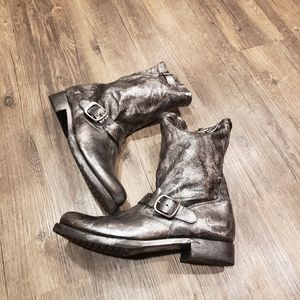 Frye Veronica Metallic Short Boot size 11